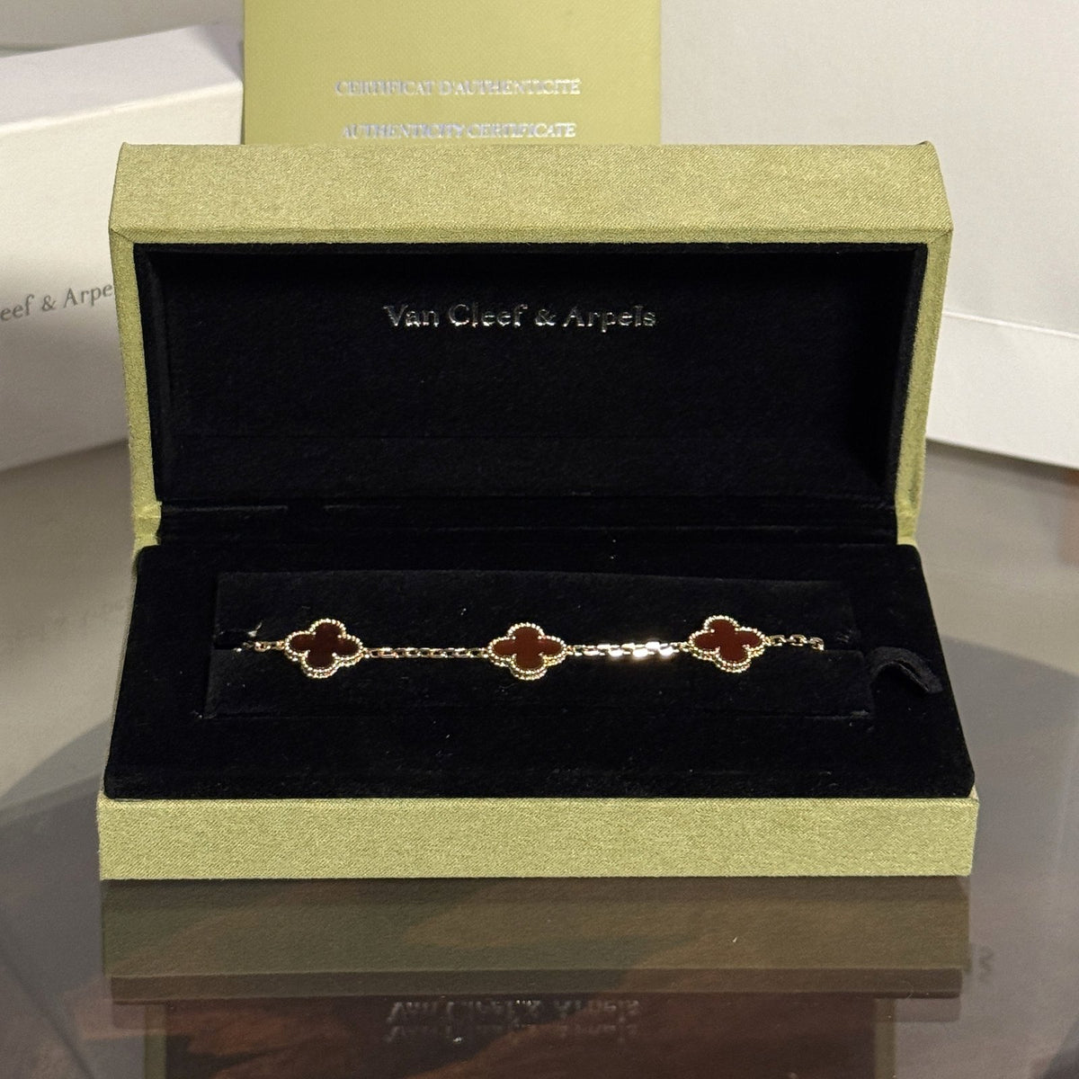 Pulsera Van Cleef – Roja (oro)